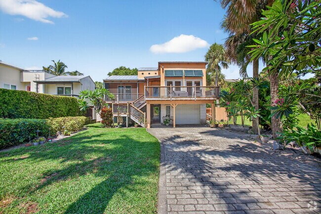 Building Photo - 1042 SE St Lucie Blvd Rental