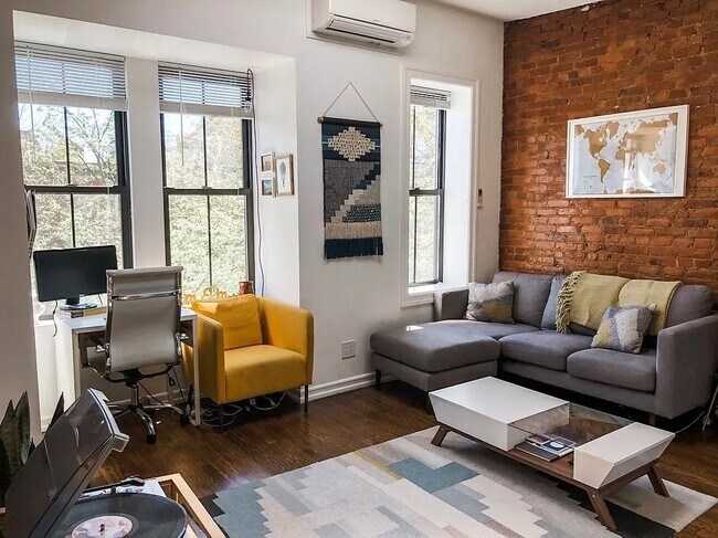 Building Photo - 380 6th Ave Unit 3