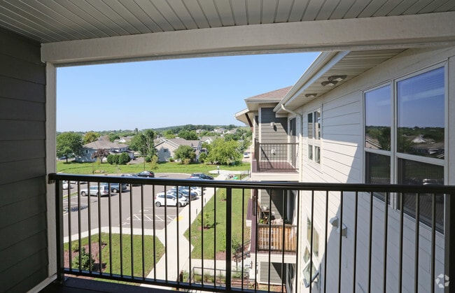 2BR, 1BA - Maple Grove Commons