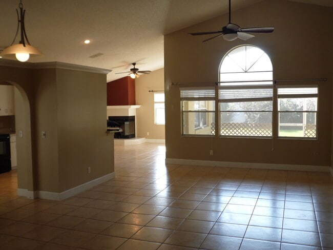 Photo - Cozy home in quiet cul-de-sac! NO CARPET!