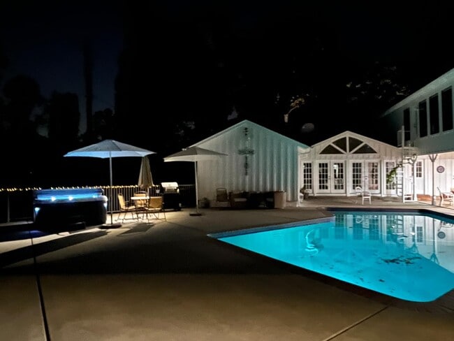 Photo - 8402 Matthews Ln