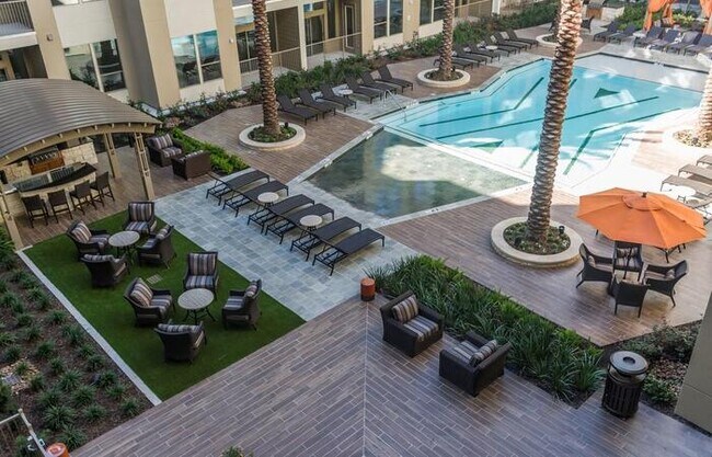 Photo - 70 E Briar Hollow Ln Unit b4