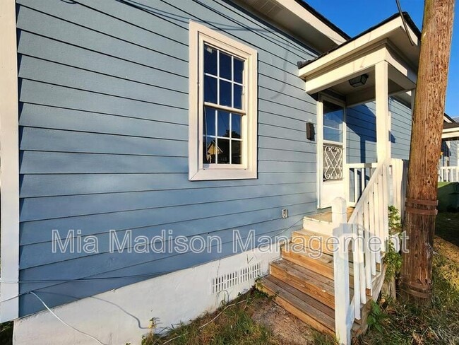 Photo - 620 W Anderson Ln