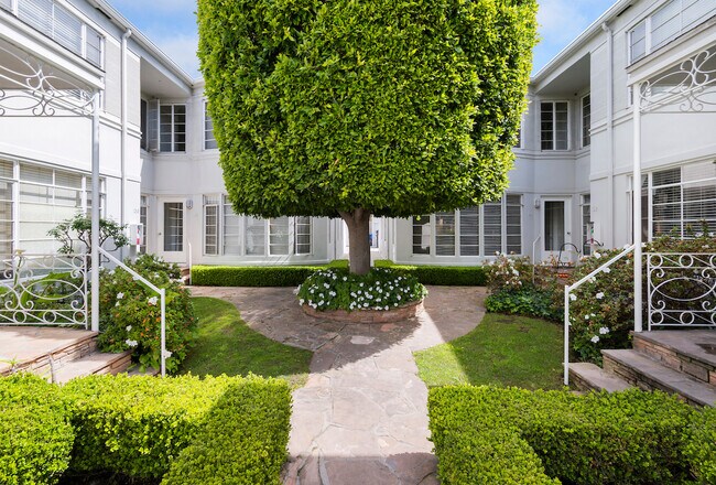 Photo - 154 N Sycamore Ave Unit 1