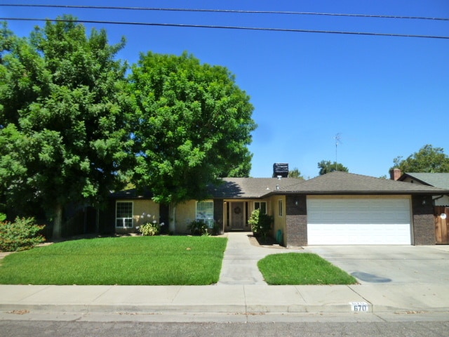 Building Photo - Immaculate Home