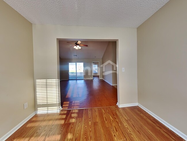 Photo - 5018 Thornton Dr