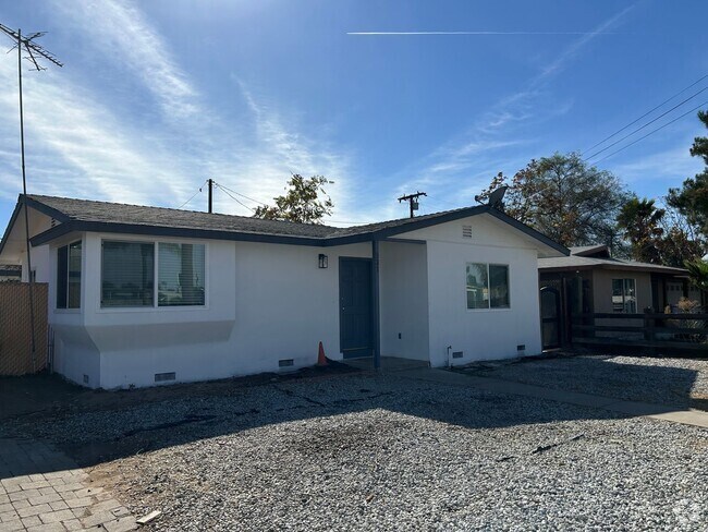 Building Photo - Quaint two bedroom home on Devonshire!