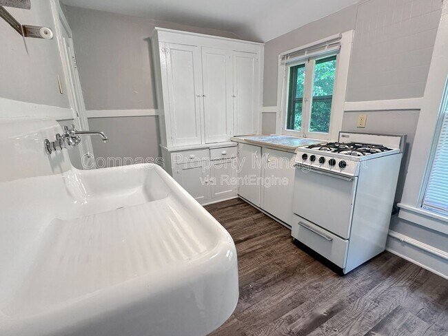 Photo - 642 Cherry St SE Unit 4