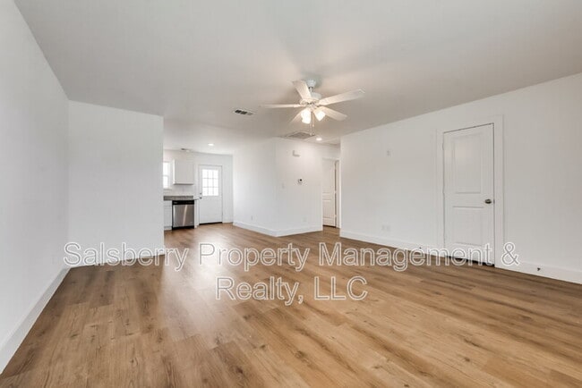 Photo - 114 Nail Ct Unit 100