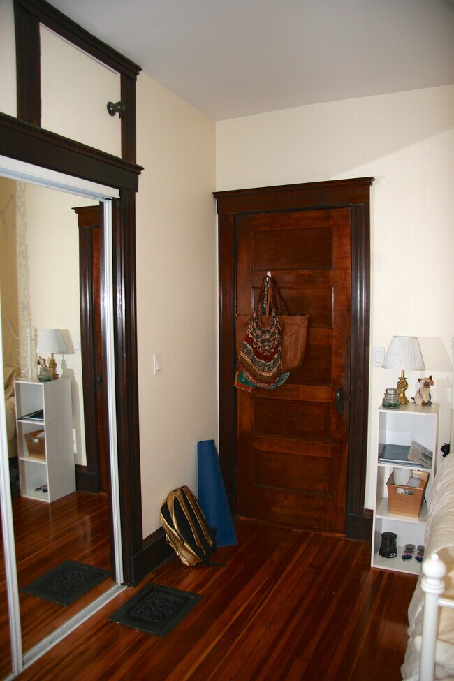 Photo - 54 Hobson St