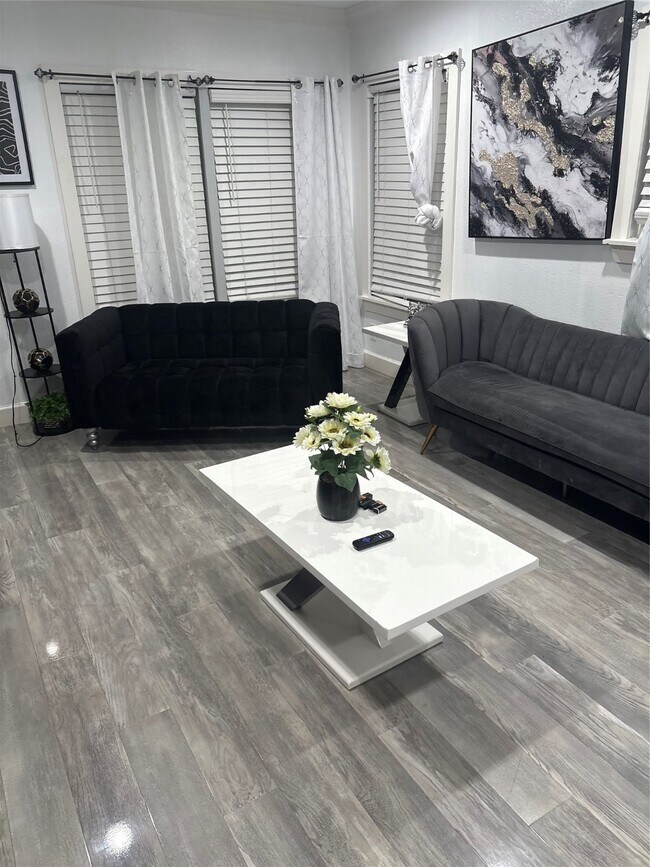 Photo - 3021 Gray St