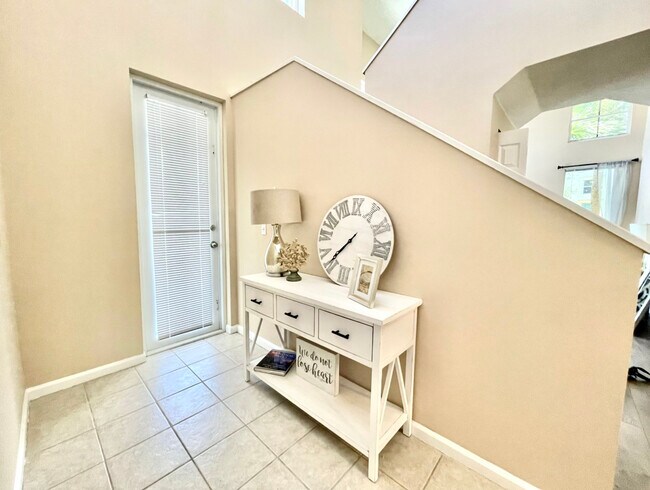 Entry Foyer - 4851 Chancellor Dr