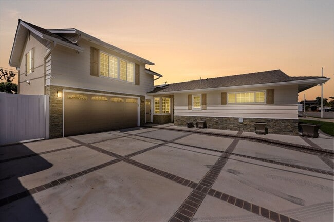 Building Photo - Modern Indoor / Outdoor Living with Resort-Style Yard & Bonus Suite