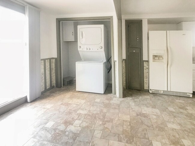 Photo - Lovely 3BR/1BA Single Family Home - Up to 2 dogs no weight limit welcome!