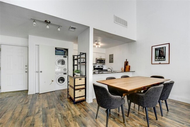 Photo - 1818 S Lakeshore Blvd