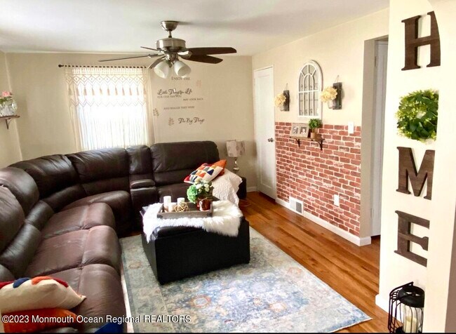 Photo - 61 Second St-