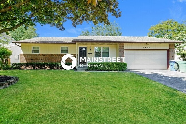 Building Photo - 3 Bedroom Pet-Friendly Home in Columbus, OH with Main Street Renewal