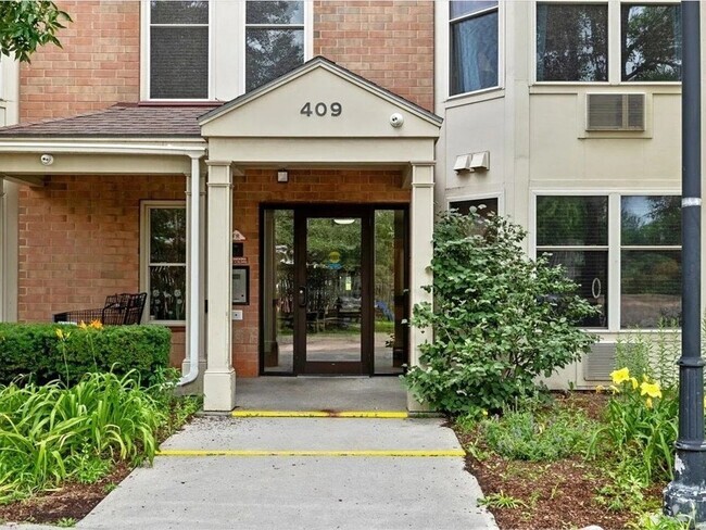 Building Photo - 2BD/1BA Condo at City's Edge, South Burlin... Unit 101