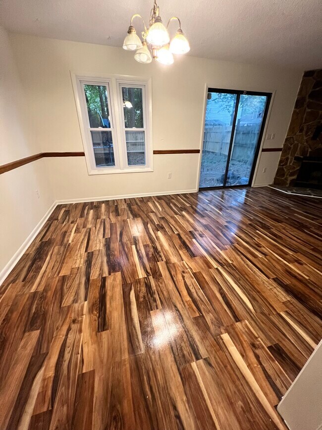 Rent to Own!! 3Beds / 2.5Baths. 1,276 sft.... Townhome Townhome