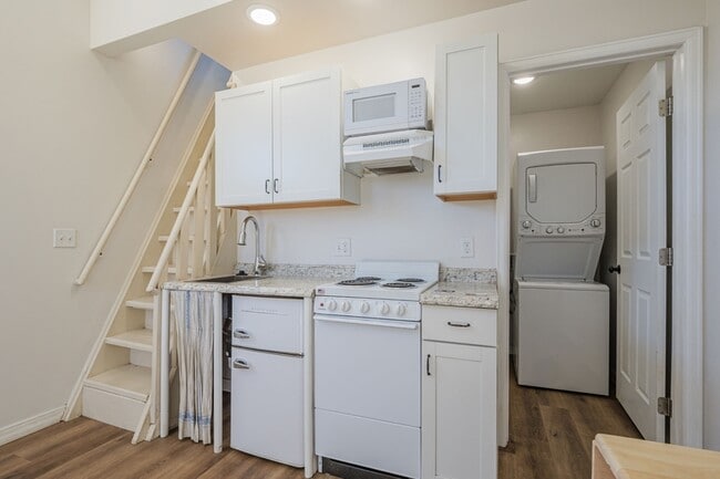 Photo - 303 Mountain View St