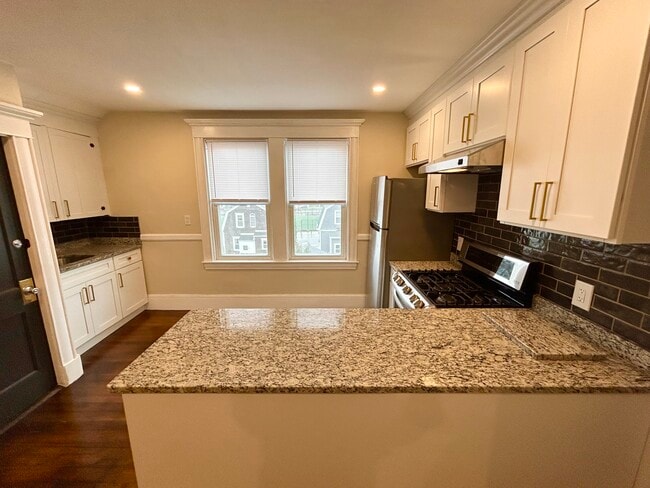 Kitchen - 252 Central Ave Unit 3