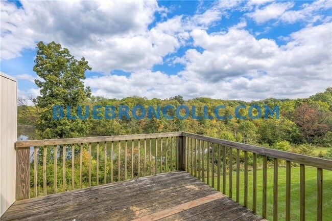 Photo - Completely renovated 3 bedroom unit with modern finishes and beautiful views.