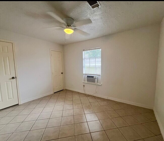 Photo - 831 Deerpass Dr