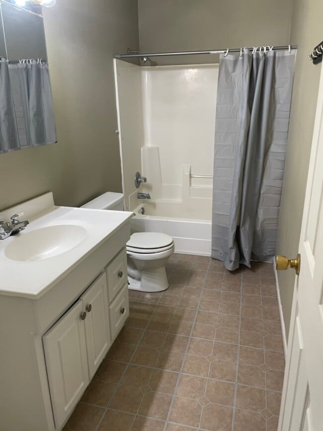 Bathroom - 2209 Roma Ln