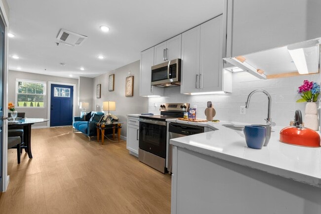 Photo - 1060 Main St