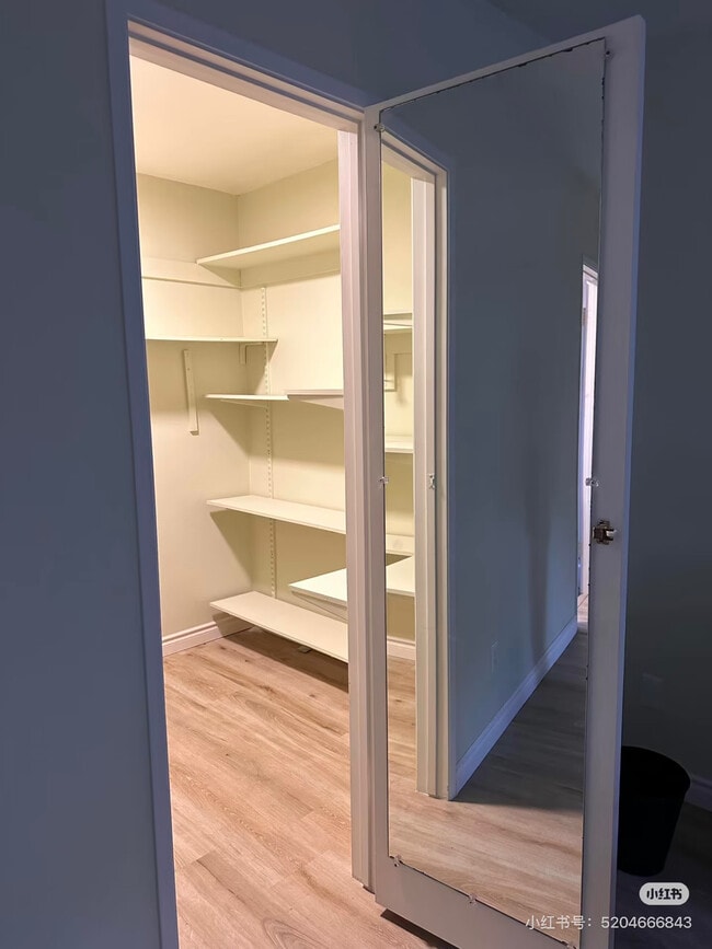 Master BR Walk-in Closet - 12030 Rochester Ave Unidad 214