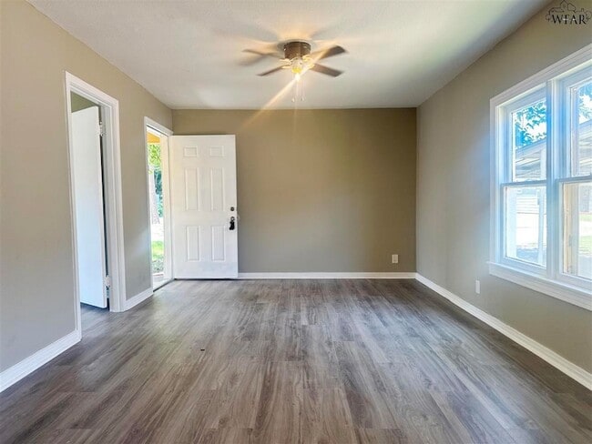 Photo - 2505 Carrigan Ave