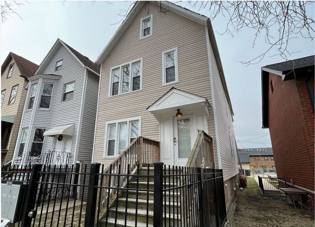 Building Photo - 1842 N Talman Ave Unit G Rental