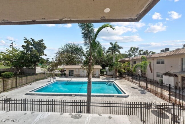 Building Photo - 1560 Colonial Blvd Unit 222 Rental