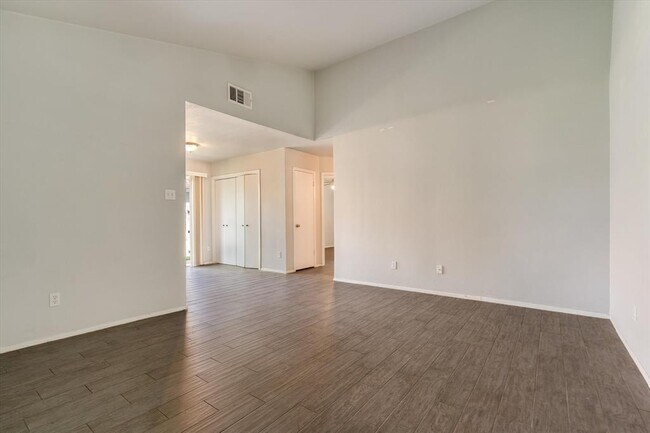 11906 Sunhillow Bend