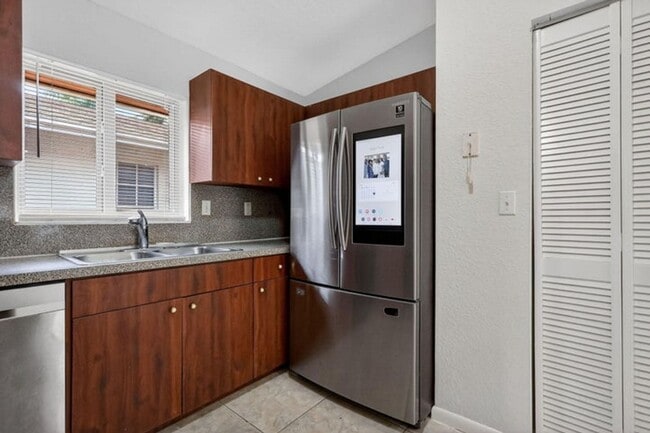 Photo - 2208 Evans St