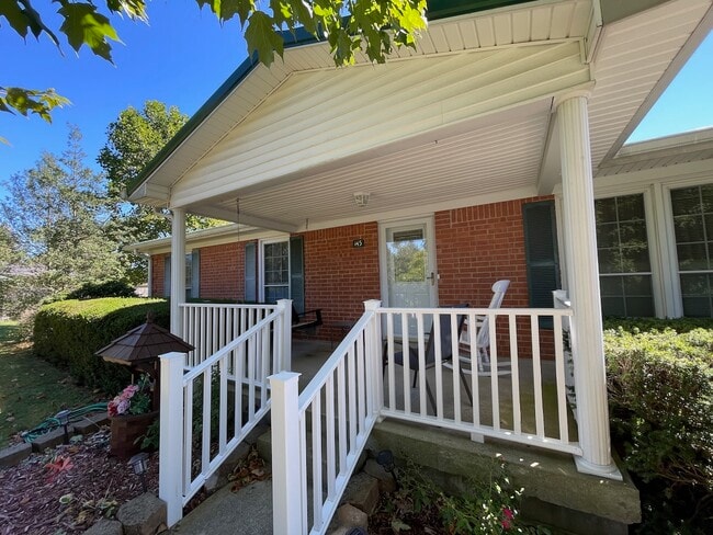 Photo - 145 Ridgeway Dr W