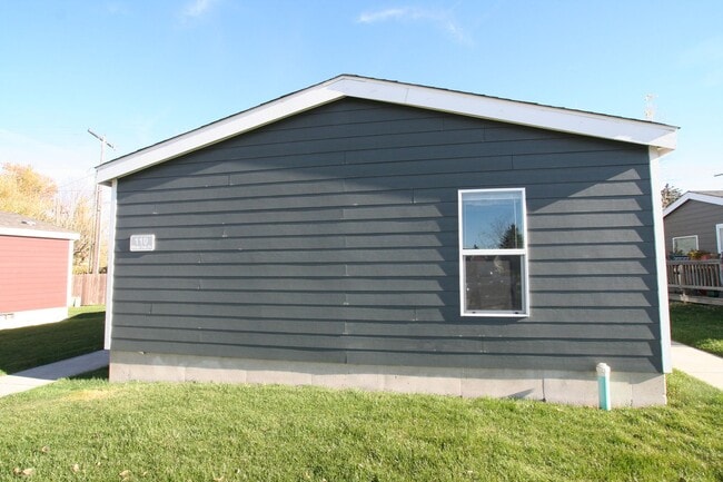 Building Photo - 110 White Oak Dr