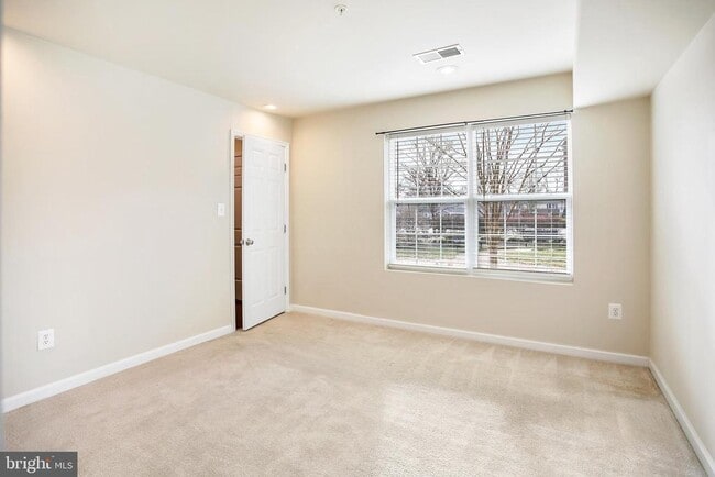 Photo - 2887 Falkirk Alley