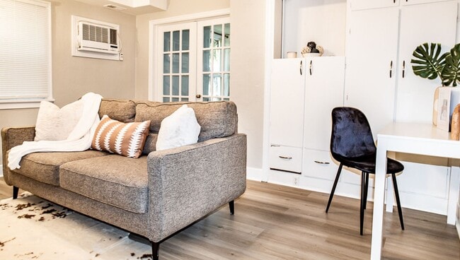 Photo - Cozy 2-Bedroom Home Near Sacred Heart, Shriners, and Deaconess