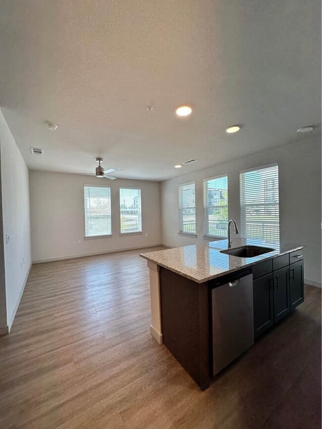 Photo - 3751 N Central Expy Unidad 7321