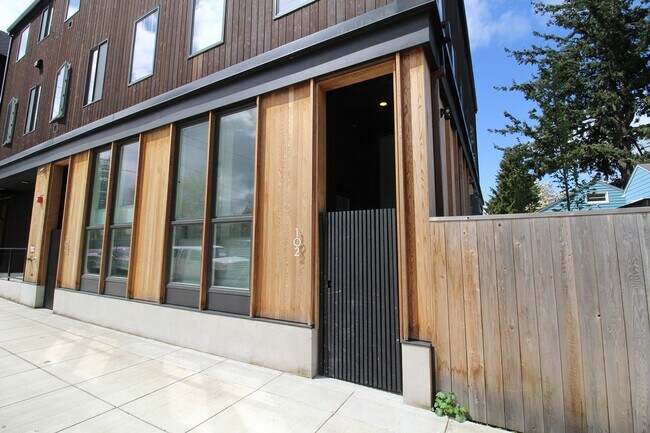 Photo - 1611 N Rosa Parks Way Unidad 102