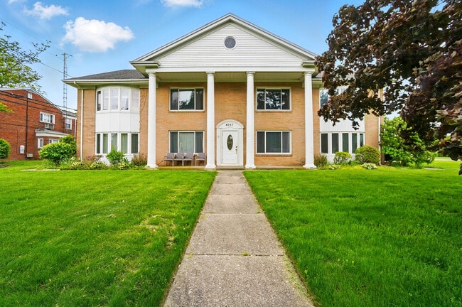 Photo - 4057 W Bancroft St Condo Unit 3
