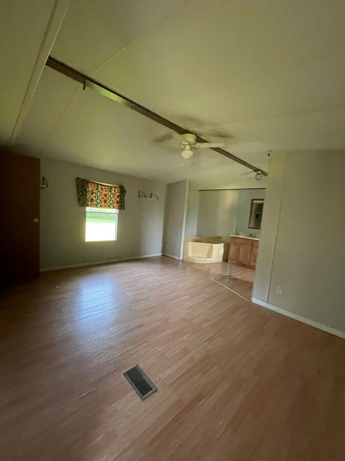 Photo - 310 Mathis Rd