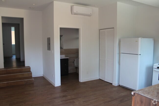 Building Photo - 14308 Osborne St Rental