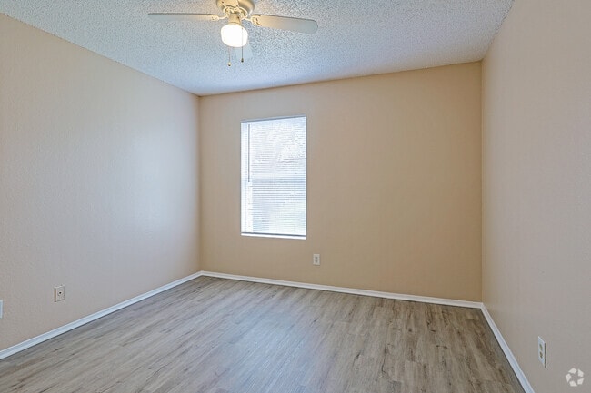 2BR, 2BA - 899SF - Bedroom