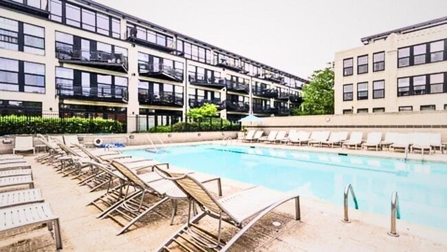 Building Photo - 1151 W 14th Pl Unit 204