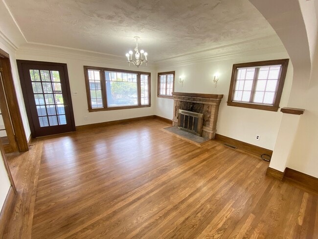 Building Photo - Advent - Low Deposit Home W/ Backyard!