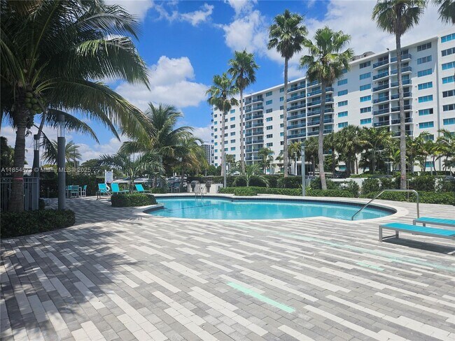 Photo - 7501 E Treasure Dr Unit 1L