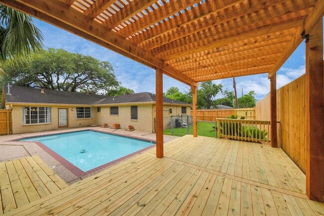 Building Photo - 9422 Val Verde St Rental