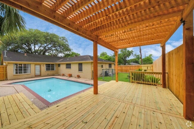 Building Photo - 9422 Val Verde St Rental